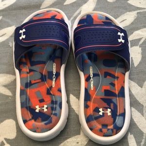 Girl’s Under Armour slides size 1Y